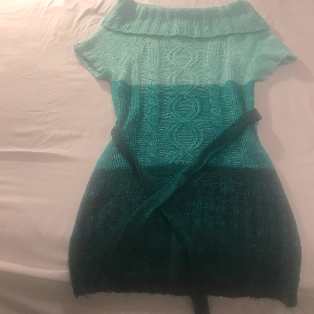 Short sleeve sweater